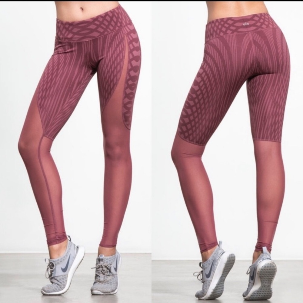 ALO Motion Leggings in Berry color size small
